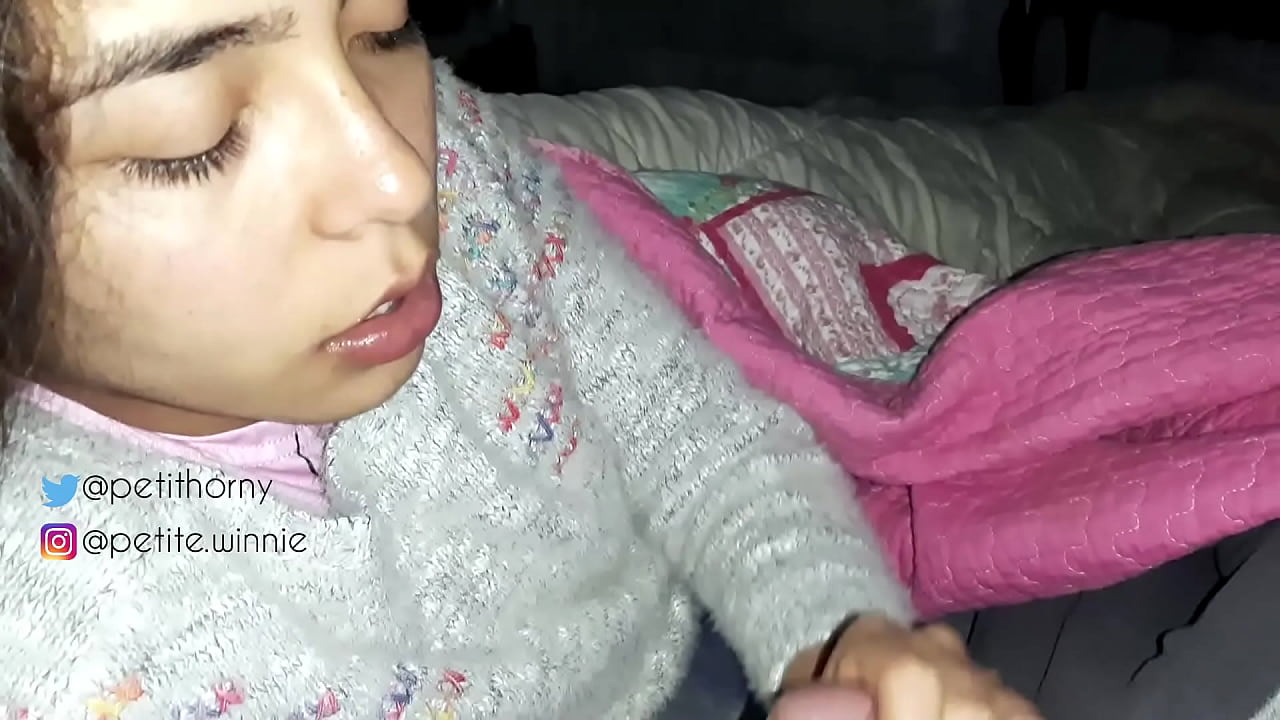 Aku ngulu kabeh susu sing dikumpulake bojoku - nuduhake ilat nganggo mani